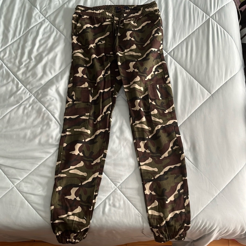 NOMAD size 30 camo jogger pants, brand new just didn’t fit me.
